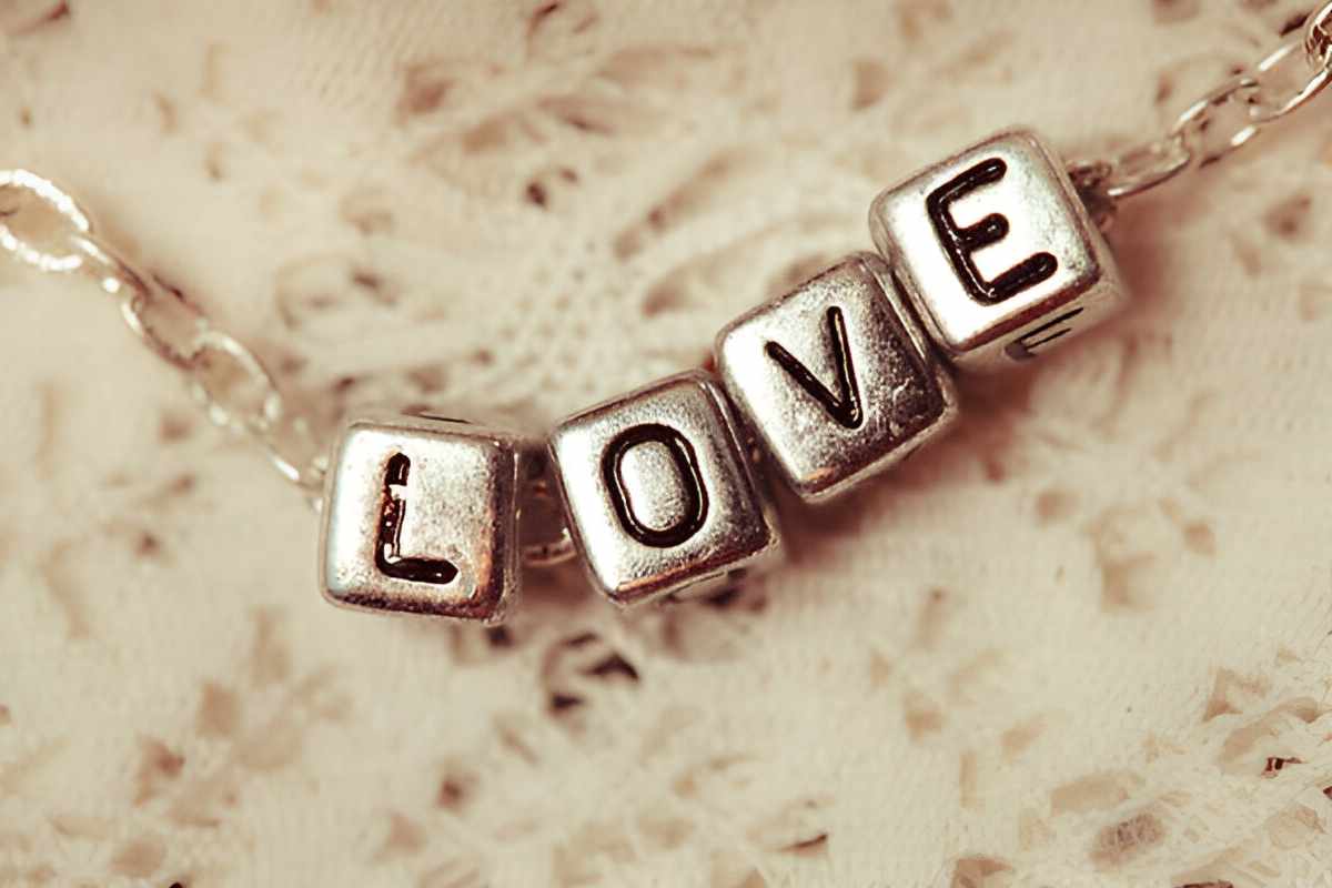 Personalized Kada and Name Necklace: Unique Jewelry That Tells Your Story