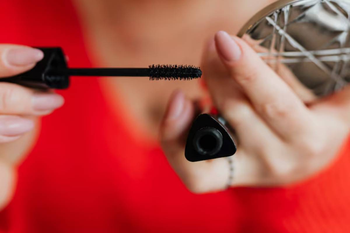 7 Reasons to Make the Switch to Tubing Mascara